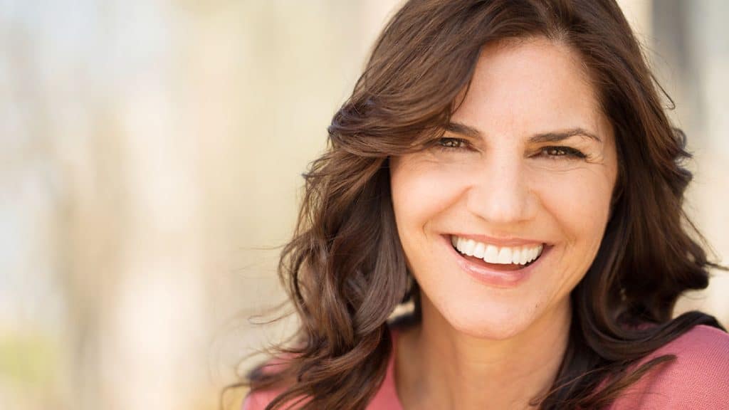 Smiling lady with pink shirt